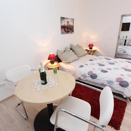 רוביני Rooms And Apartments Sally מראה חיצוני תמונה