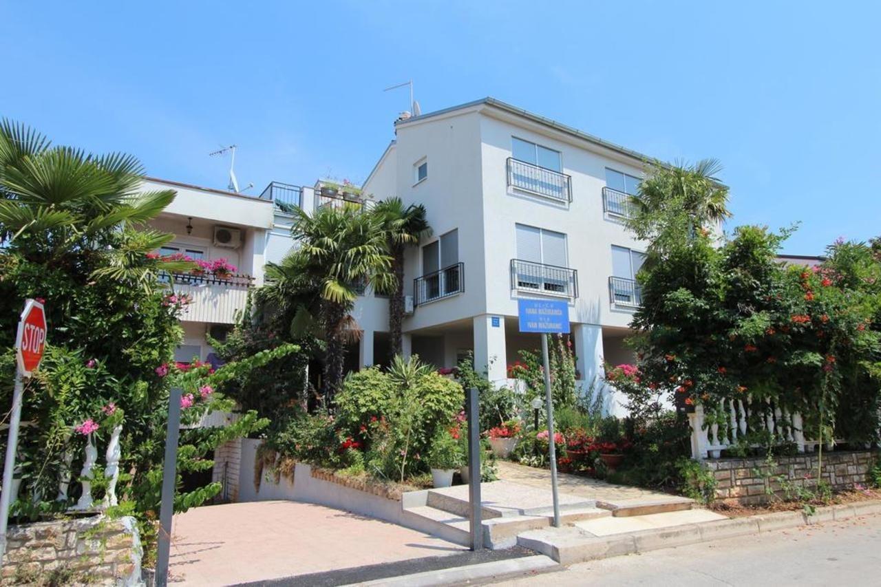 רוביני Rooms And Apartments Sally מראה חיצוני תמונה