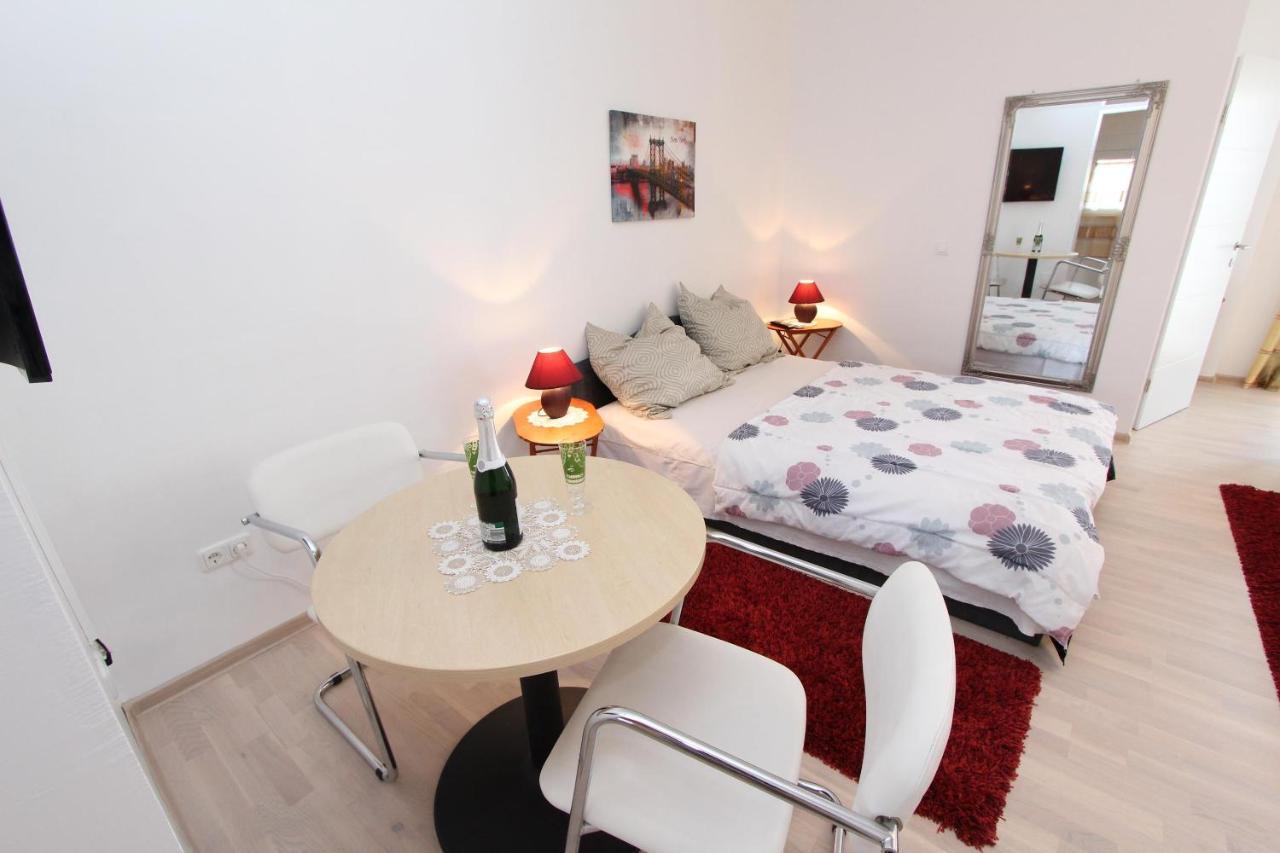 רוביני Rooms And Apartments Sally מראה חיצוני תמונה
