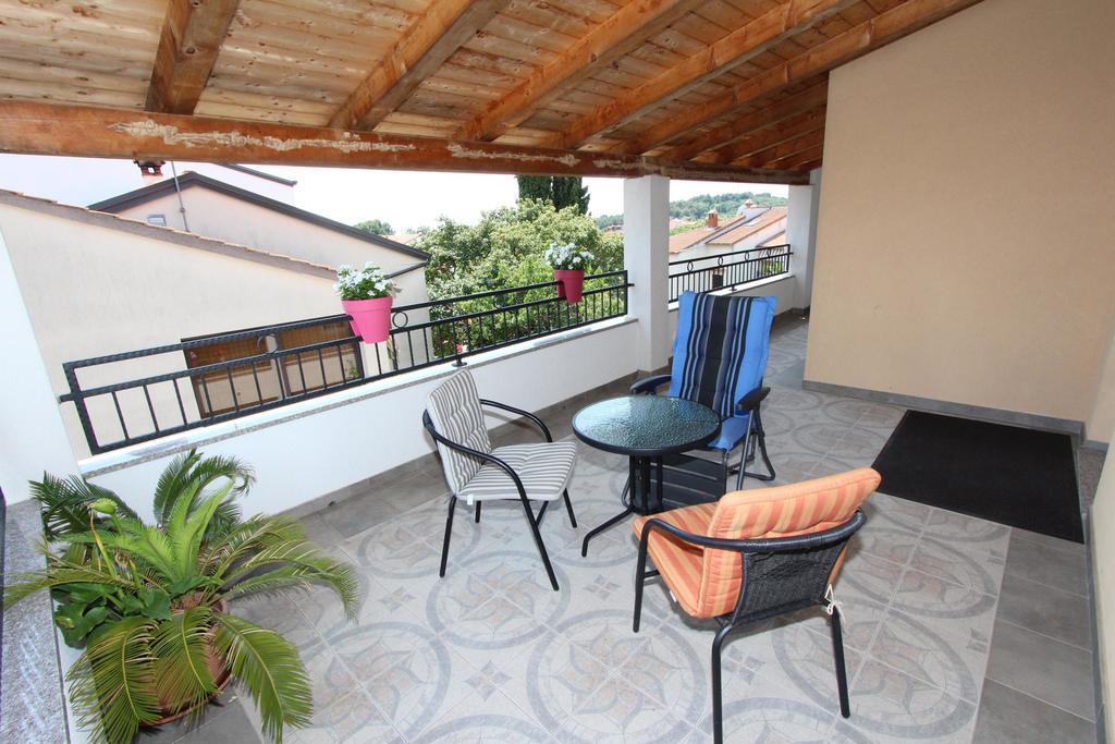 רוביני Rooms And Apartments Sally חדר תמונה