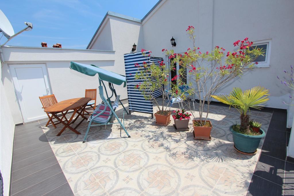 רוביני Rooms And Apartments Sally מראה חיצוני תמונה