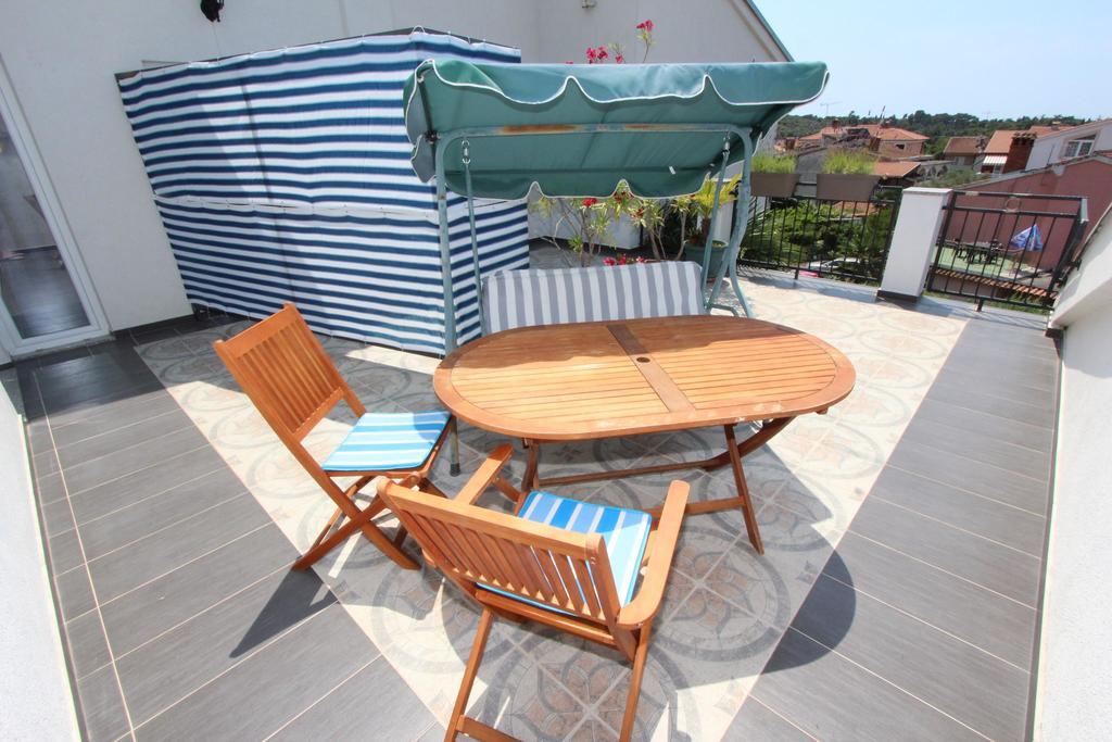 רוביני Rooms And Apartments Sally מראה חיצוני תמונה
