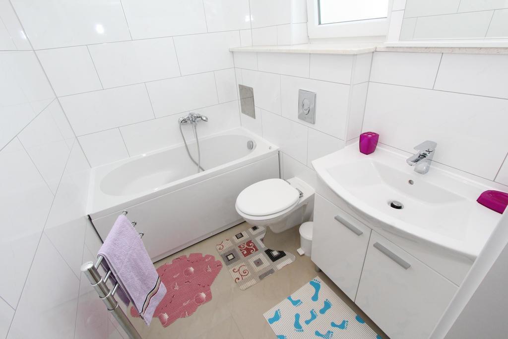 רוביני Rooms And Apartments Sally חדר תמונה