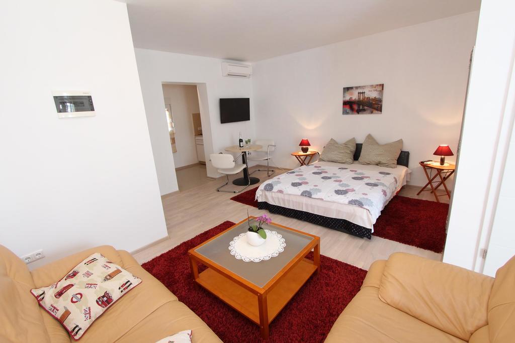רוביני Rooms And Apartments Sally מראה חיצוני תמונה
