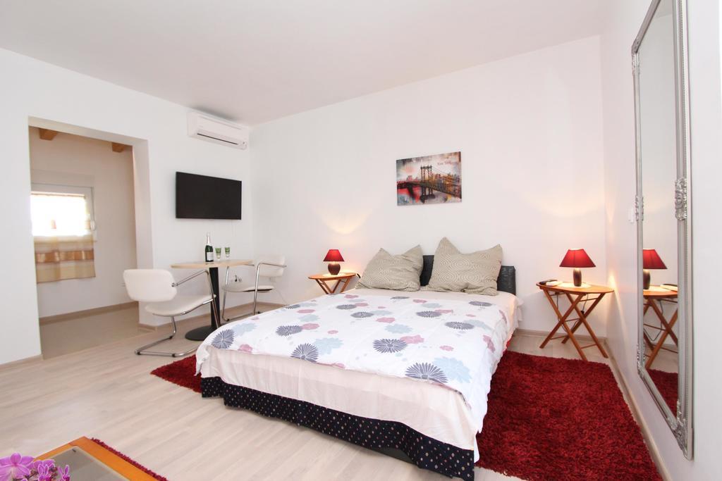 רוביני Rooms And Apartments Sally חדר תמונה