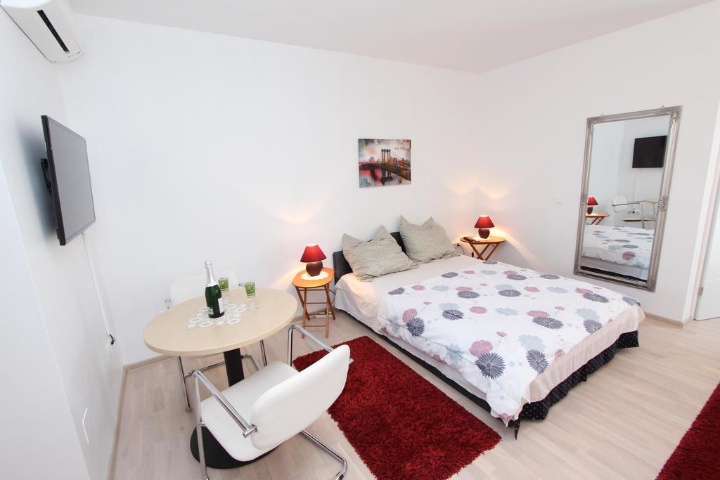 רוביני Rooms And Apartments Sally מראה חיצוני תמונה