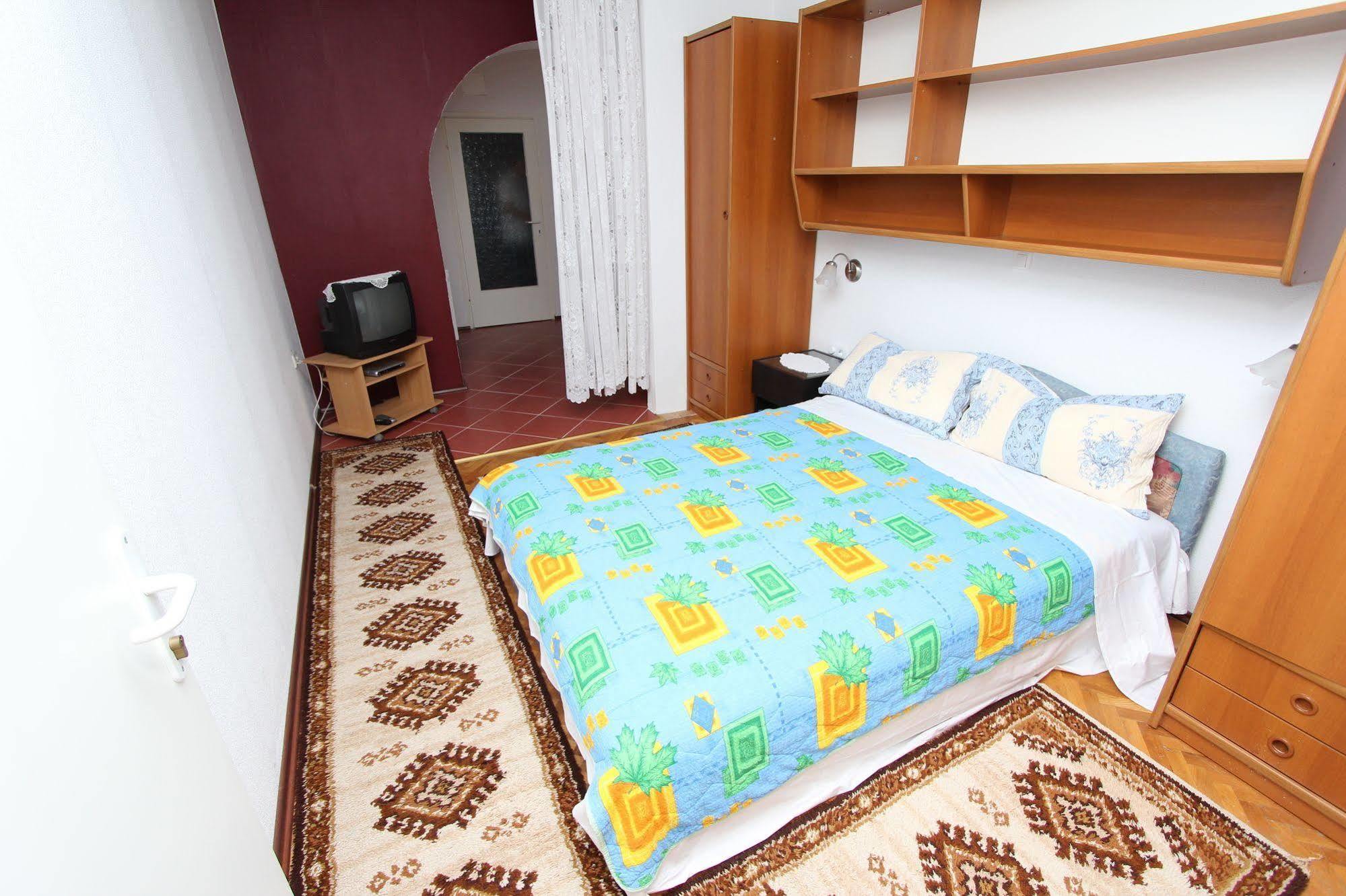 רוביני Rooms And Apartments Sally מראה חיצוני תמונה