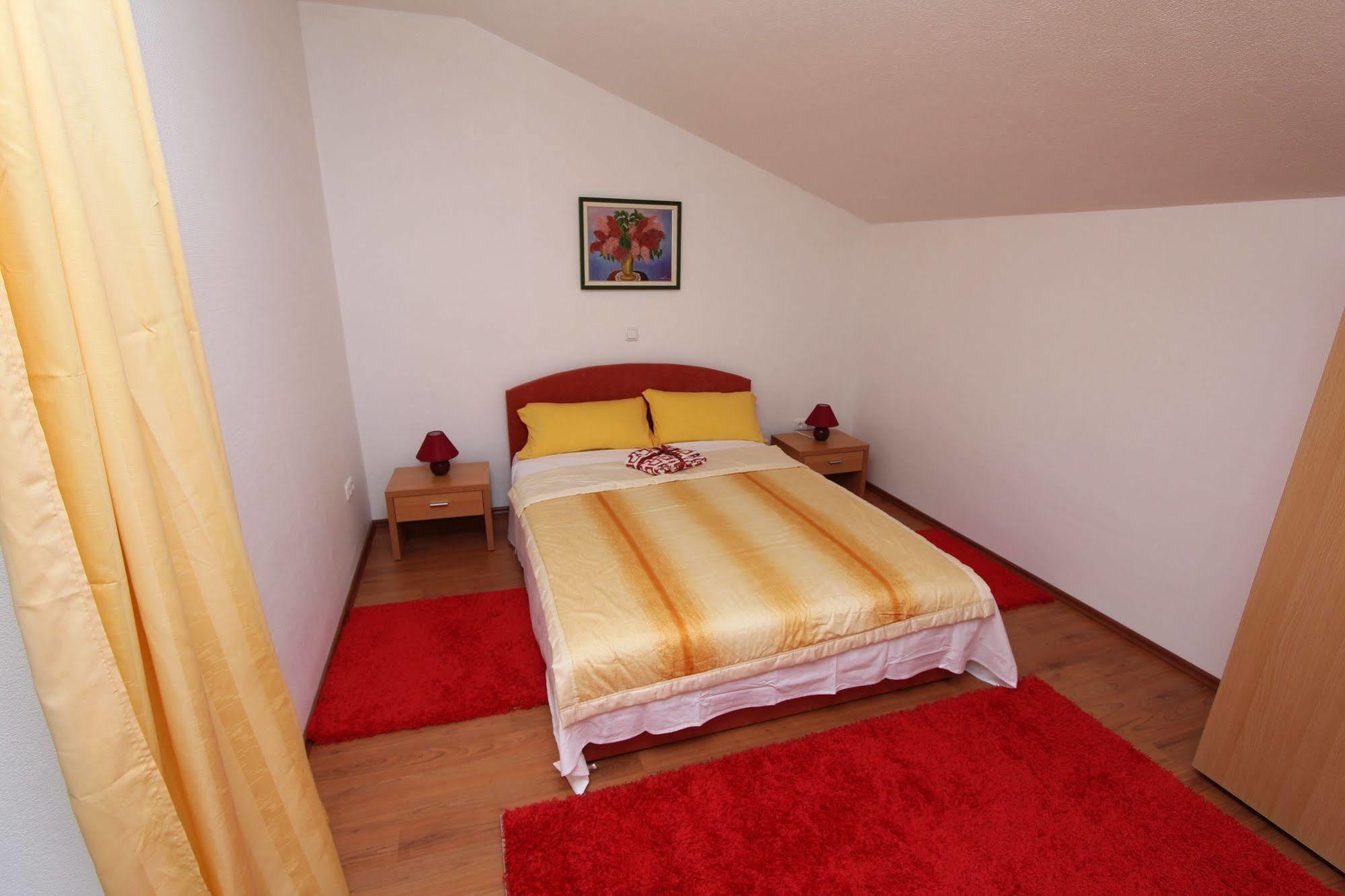 רוביני Rooms And Apartments Sally מראה חיצוני תמונה