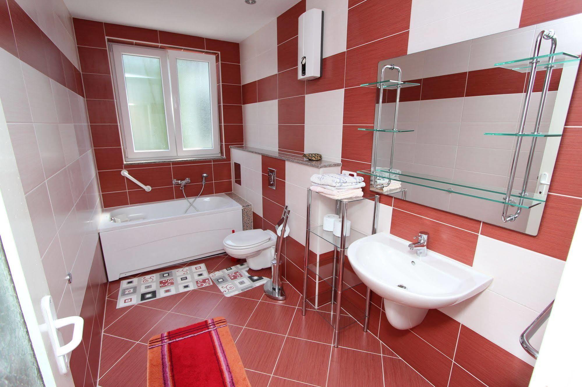 רוביני Rooms And Apartments Sally מראה חיצוני תמונה