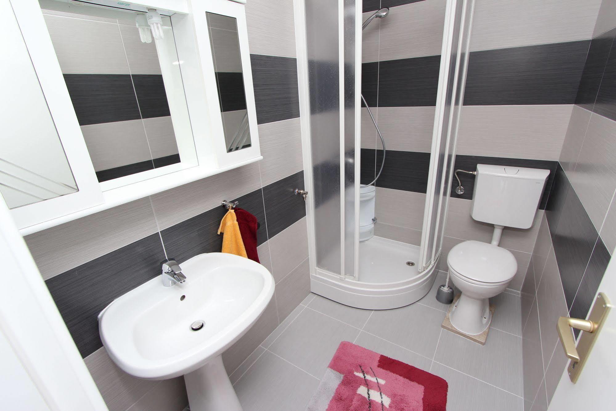 רוביני Rooms And Apartments Sally מראה חיצוני תמונה