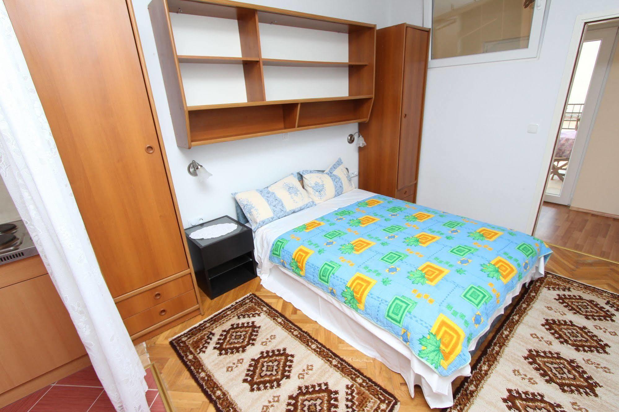 רוביני Rooms And Apartments Sally מראה חיצוני תמונה