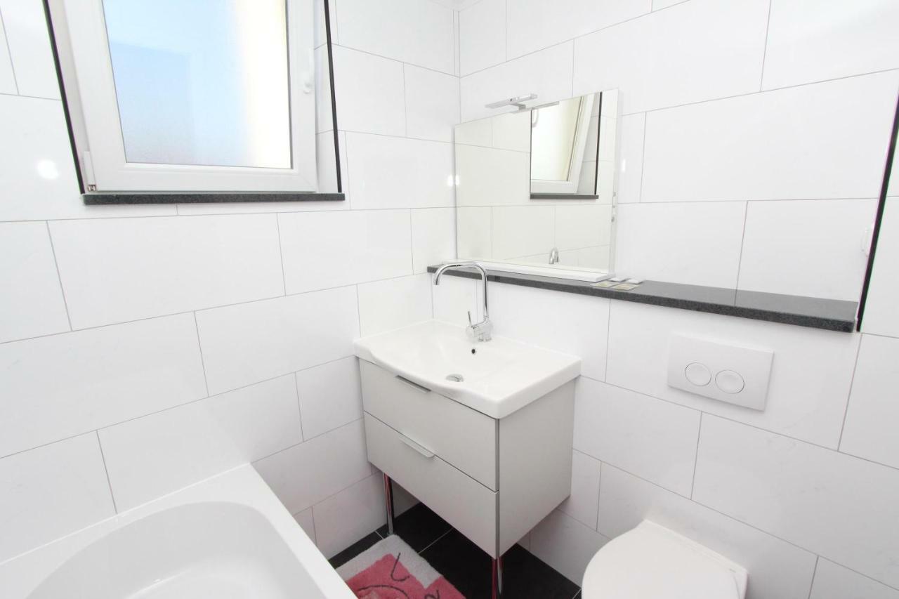 רוביני Rooms And Apartments Sally מראה חיצוני תמונה