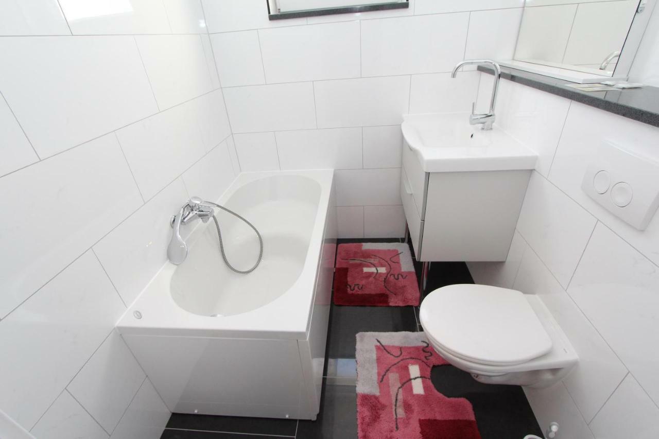 רוביני Rooms And Apartments Sally מראה חיצוני תמונה