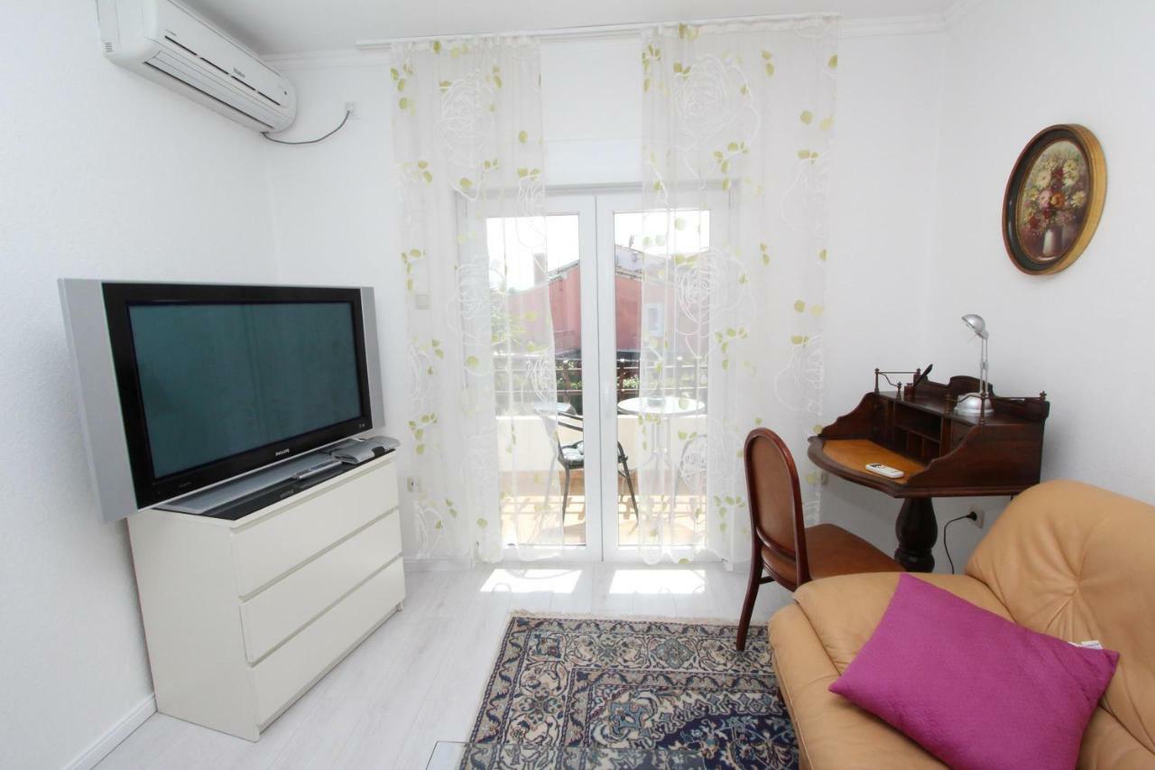 רוביני Rooms And Apartments Sally מראה חיצוני תמונה